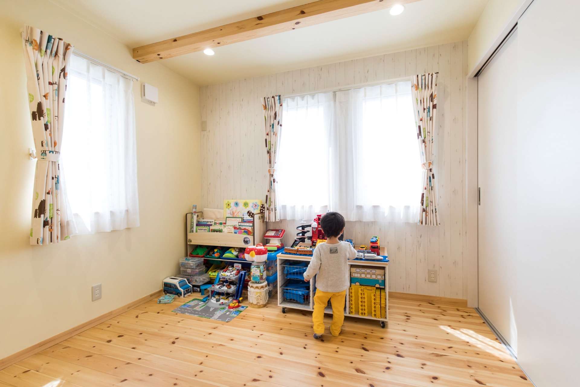【1.5F　洋室】<br>リビングとつながる1.5Fの洋室は子ども部屋。